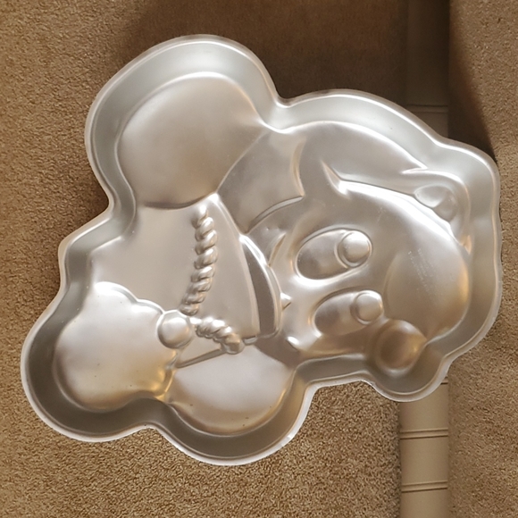 Vintage Wilton Mickey Mouse cake pan - Picture 2 of 6